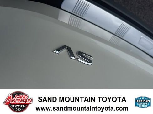 Used 2023 Nissan Rogue SV FWD image 9
