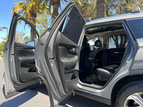 Used 2022 Hyundai Santa Fe SEL w/ Convenience + Premium Package FWD image 19