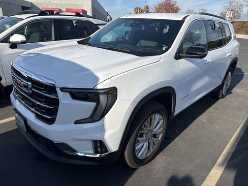 Used 2024 GMC Acadia Elevation image 2
