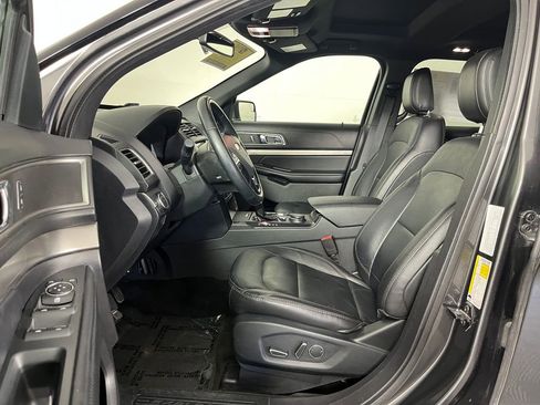 Used 2018 Ford Explorer XLT w/ Equipment Group 202A AWD/4WD image 11