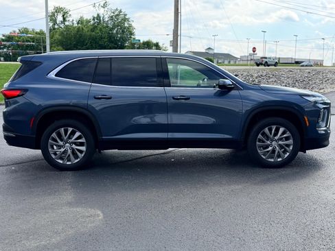 Used 2025 Buick Enclave Preferred FWD image 4