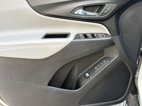 Used 2018 Chevrolet Equinox Premier FWD image 12