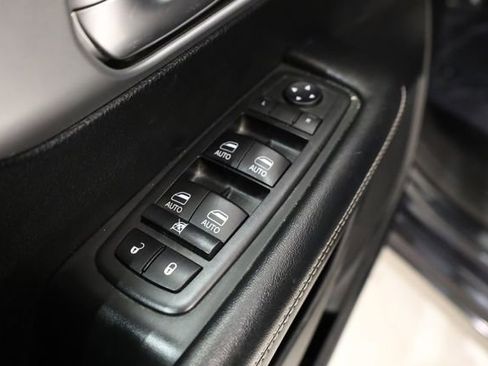 Used 2019 Chrysler Pacifica Touring-L Plus w/ S Appearance Package image 15