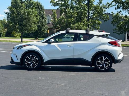 Used 2019 Toyota C-HR Limited FWD image 5