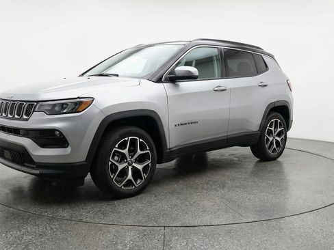 Used 2025 Jeep Compass Limited image 3