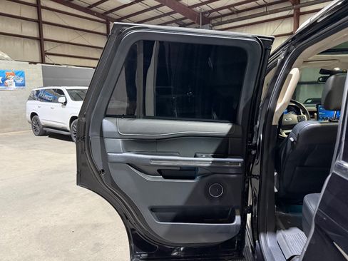 Used 2022 Ford Expedition XLT AWD/4WD image 15