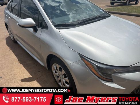 Used 2025 Toyota Corolla LE FWD image 1