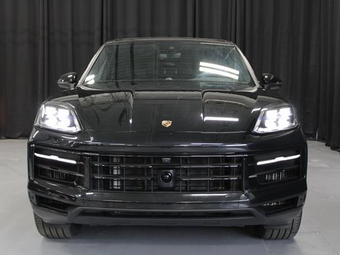 Certified 2025 Porsche Cayenne image 10