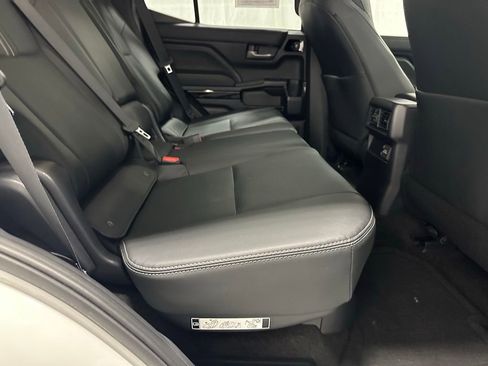 Used 2025 Toyota 4Runner Limited AWD/4WD image 51