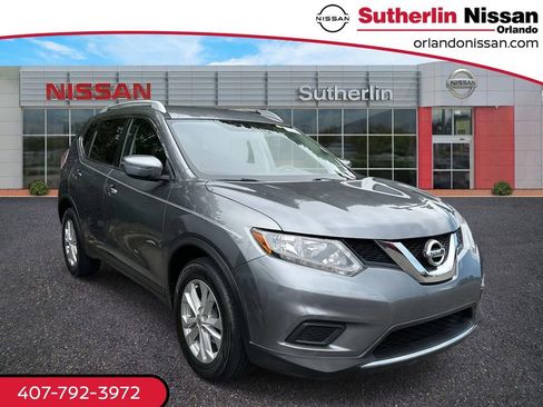Used 2016 Nissan Rogue SV image 1