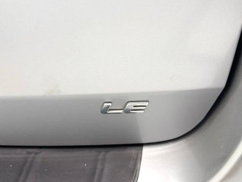Used 2012 Toyota Sienna LE w/ Towing Pkg FWD image 10