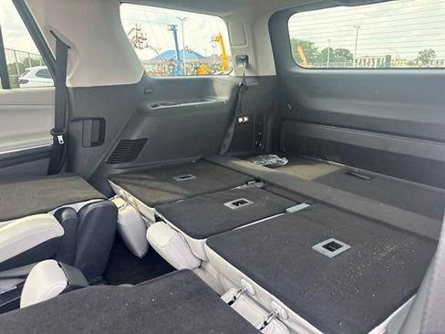 Used 2025 Lincoln Navigator Reserve AWD/4WD image 11
