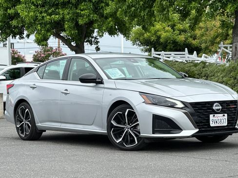 Certified 2023 Nissan Altima 2.5 SR FWD image 2