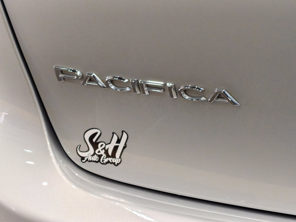 Used 2023 Chrysler Pacifica Touring FWD image 50
