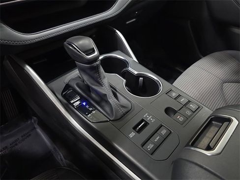 Certified 2024 Toyota Highlander LE image 21