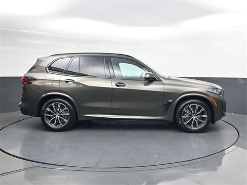 New 2026 BMW X5 xDrive50e w/ M Sport Package image 3