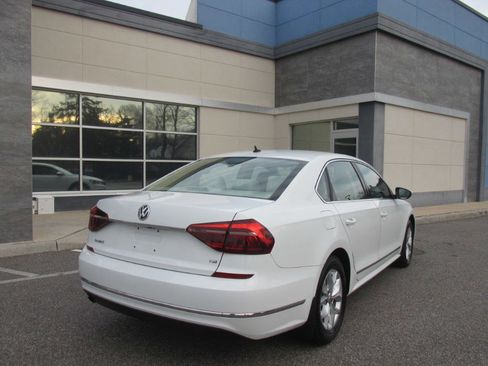 Used 2017 Volkswagen Passat 1.8T S image 34