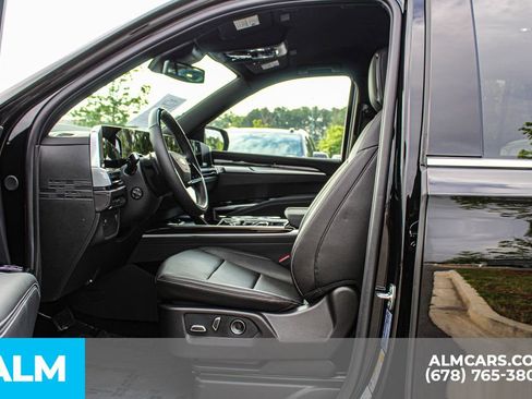 Used 2026 Cadillac Escalade 4WD image 17