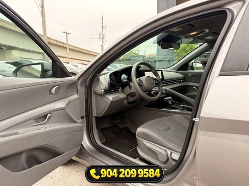 Used 2024 Hyundai Elantra SEL FWD image 21