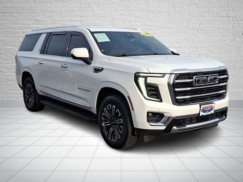 Used 2025 GMC Yukon XL Elevation image 3