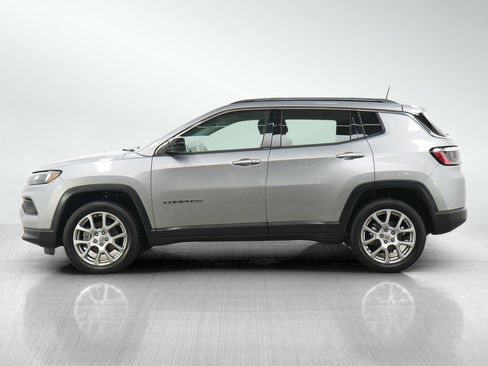 Used 2022 Jeep Compass Latitude AWD/4WD image 2