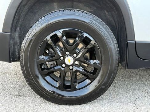 Used 2022 Chevrolet Traverse LS FWD image 8