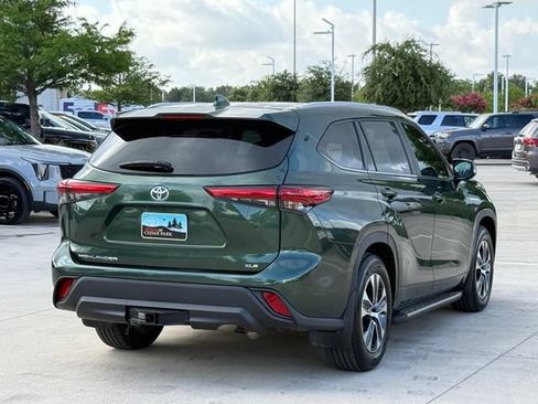Used 2023 Toyota Highlander XLE FWD image 5