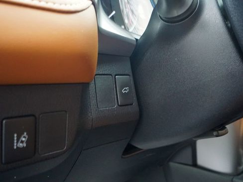 Used 2018 Toyota RAV4 Limited image 20