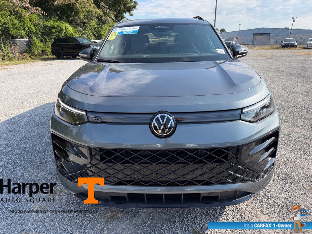 Used 2025 Volkswagen Tiguan SE R-Line FWD image 8