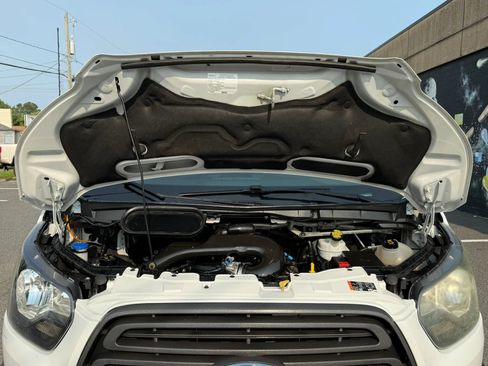 Used 2018 Ford Transit 250 130 Low Roof RWD image 9