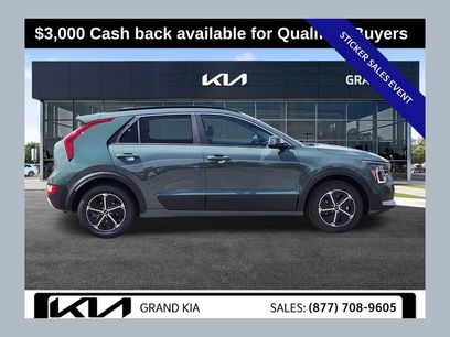 New 2025 Kia Niro EX