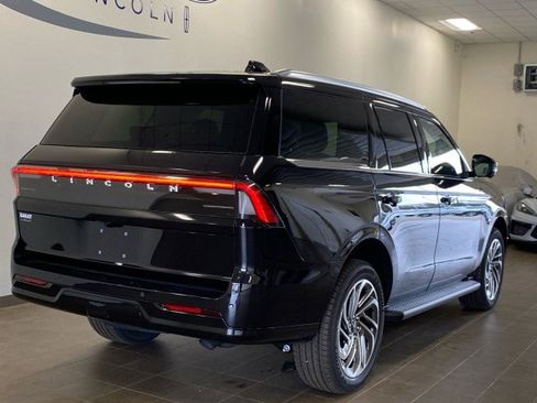 New 2026 Lincoln Navigator Premiere AWD/4WD image 10