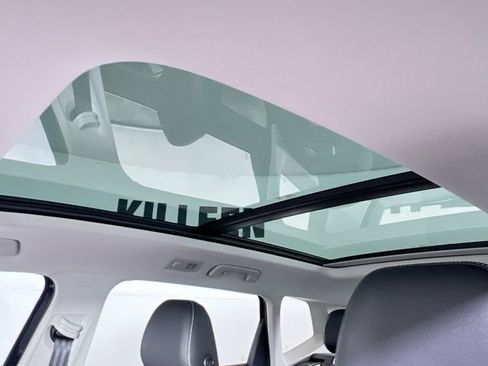 Used 2025 Volkswagen Taos SEL image 22