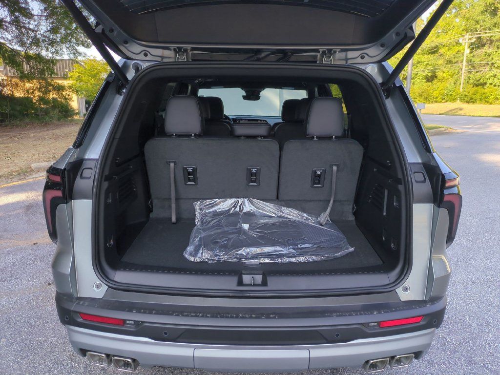 New 2027 Chevrolet Traverse LT w/ Driver Confidence Package AWD/4WD image 32