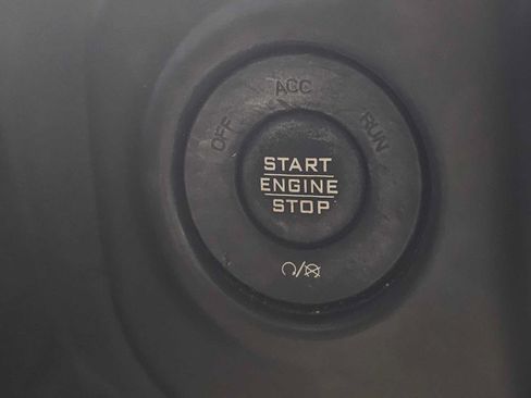 Used 2018 Jeep Wrangler Unlimited Sahara AWD/4WD image 34