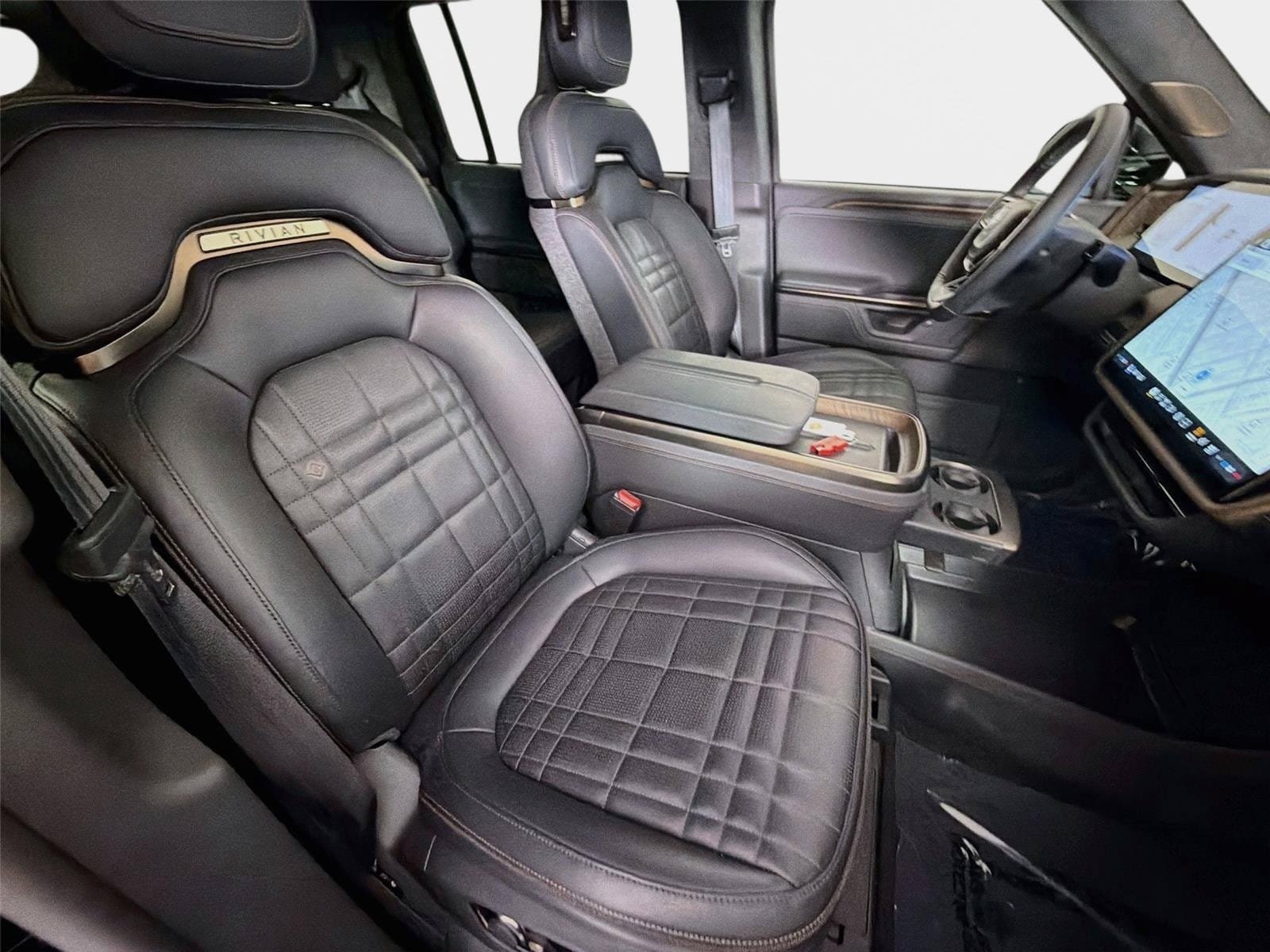 Used 2025 Rivian R1S Premium Dual AWD/4WD image 27