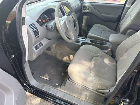 Used 2011 Nissan Frontier SV RWD image 17