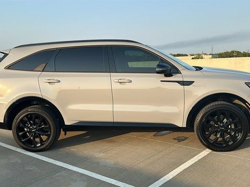 Used 2023 Kia Sorento SX AWD/4WD image 15