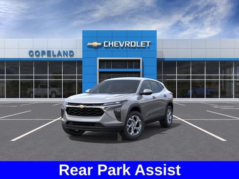New 2026 Chevrolet Trax LS w/ LS Convenience Package FWD image 9
