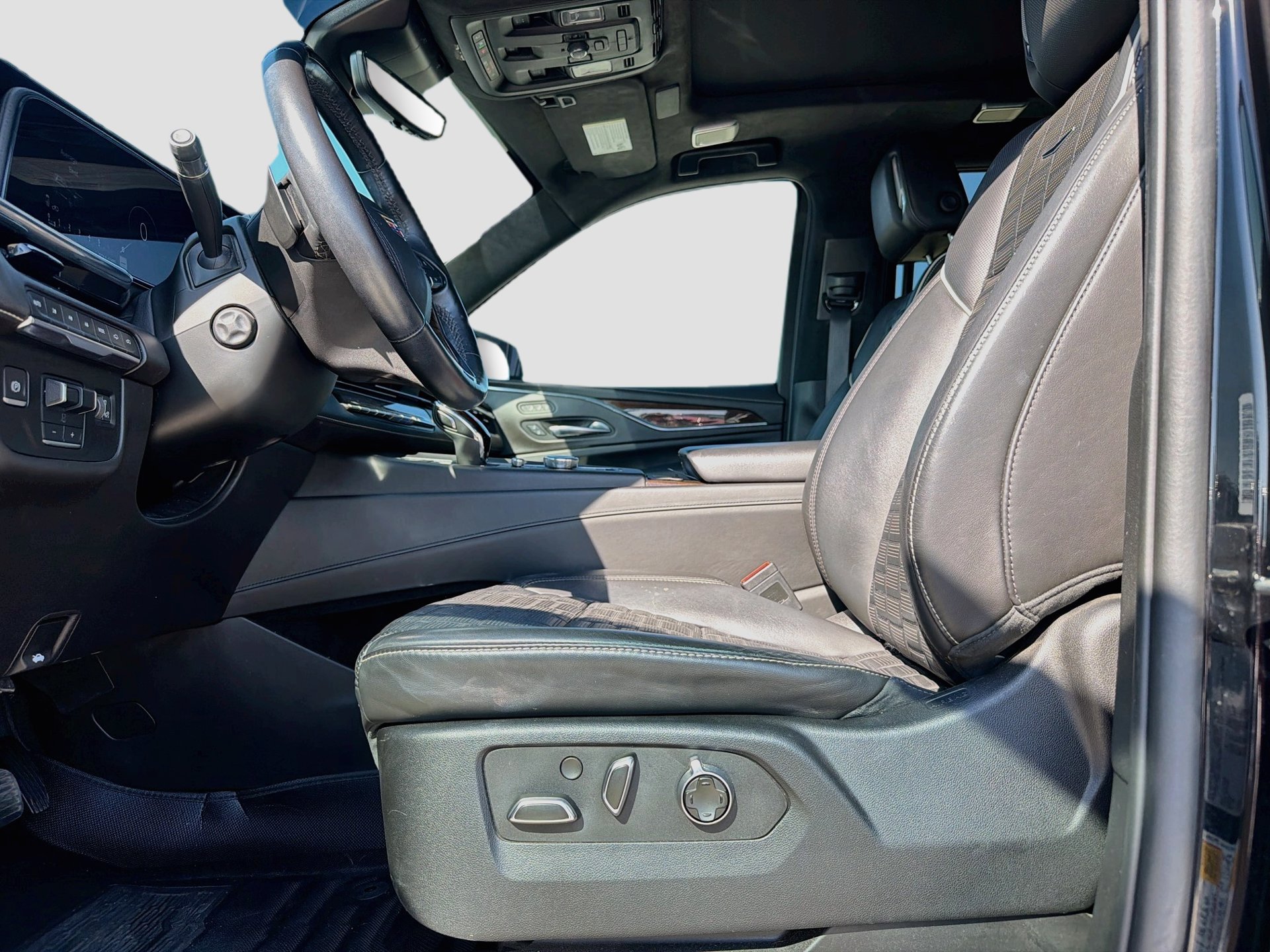 Used 2023 Cadillac Escalade Sport Platinum w/ Heavy-Duty Trailer Package AWD/4WD image 24