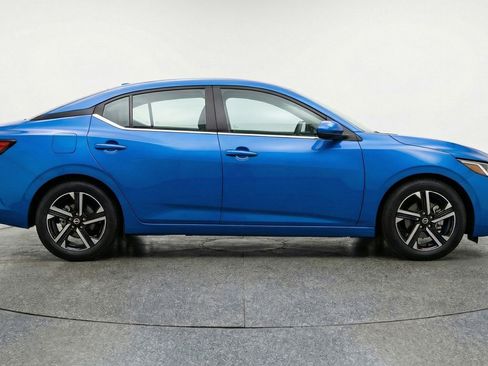 Used 2025 Nissan Sentra SV FWD image 11