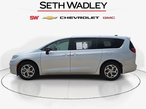 Used 2024 Chrysler Pacifica Limited FWD image 4