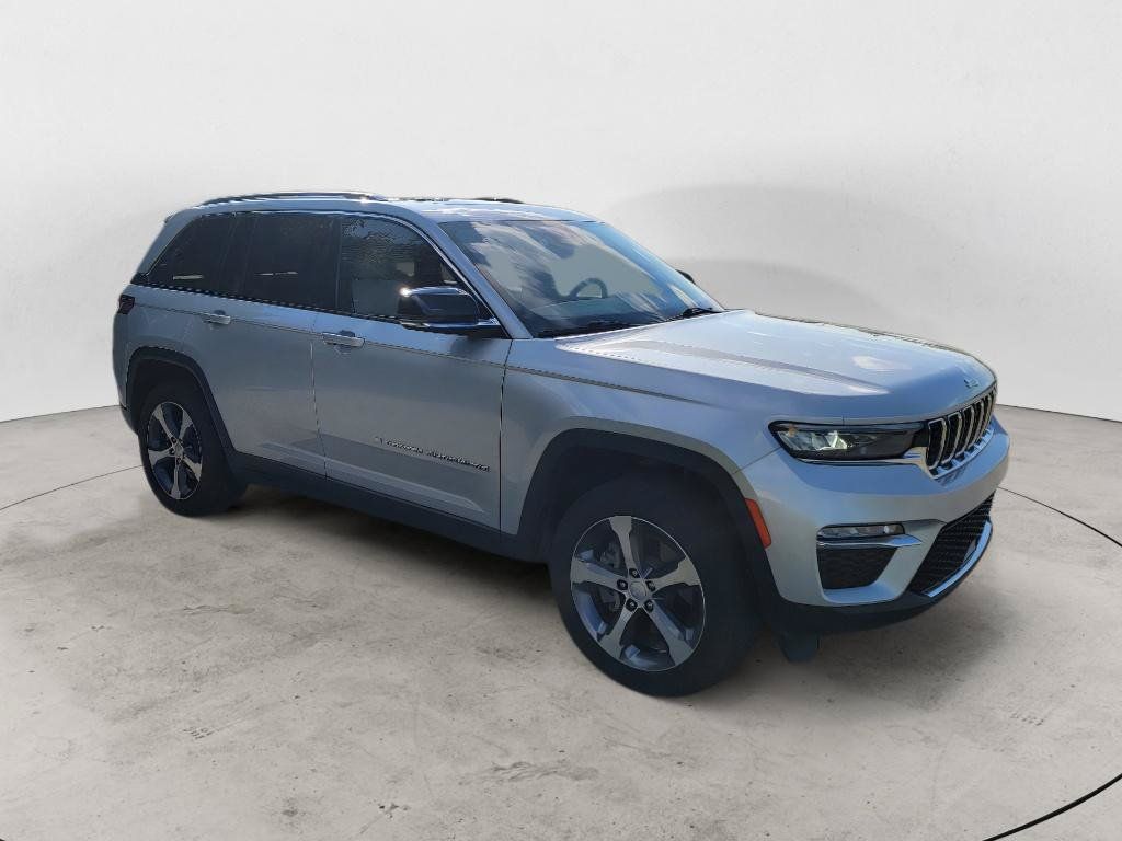 Used 2023 Jeep Grand Cherokee 4WD 4xe image 7