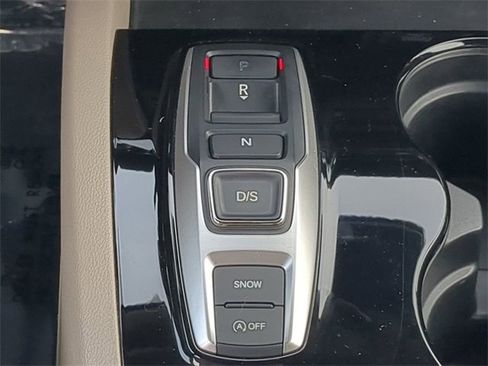 Used 2016 Honda Pilot Touring image 19