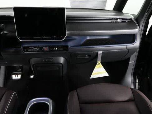 New 2025 Volkswagen ID. Buzz Pro S RWD image 36