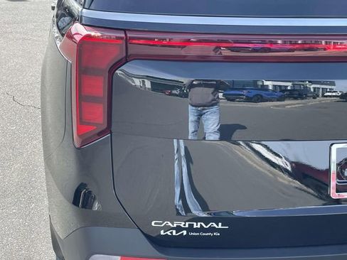 New 2026 Kia Carnival EX image 15