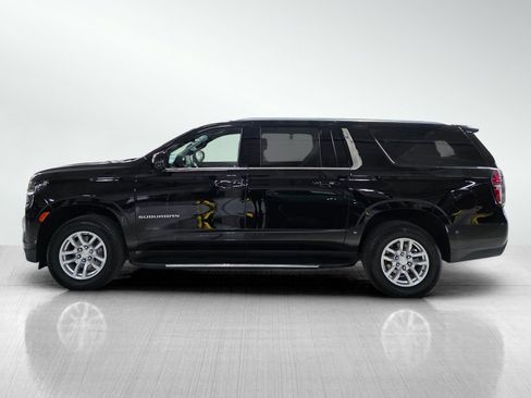 Used 2023 Chevrolet Suburban LT w/ Luxury Package image 4