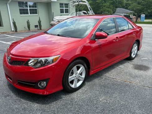 Used 2014 Toyota Camry SE FWD image 5