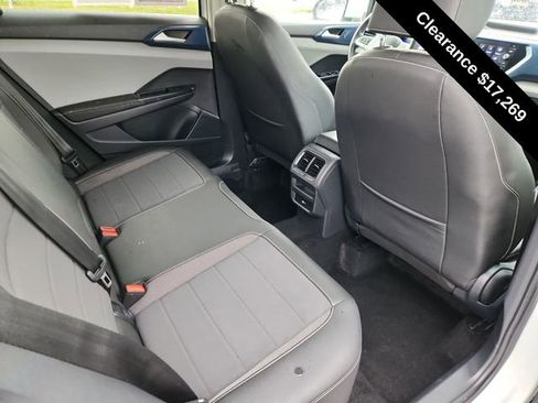 Used 2024 Volkswagen Taos SE image 24