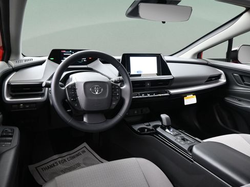 Used 2025 Toyota Prius LE FWD image 33